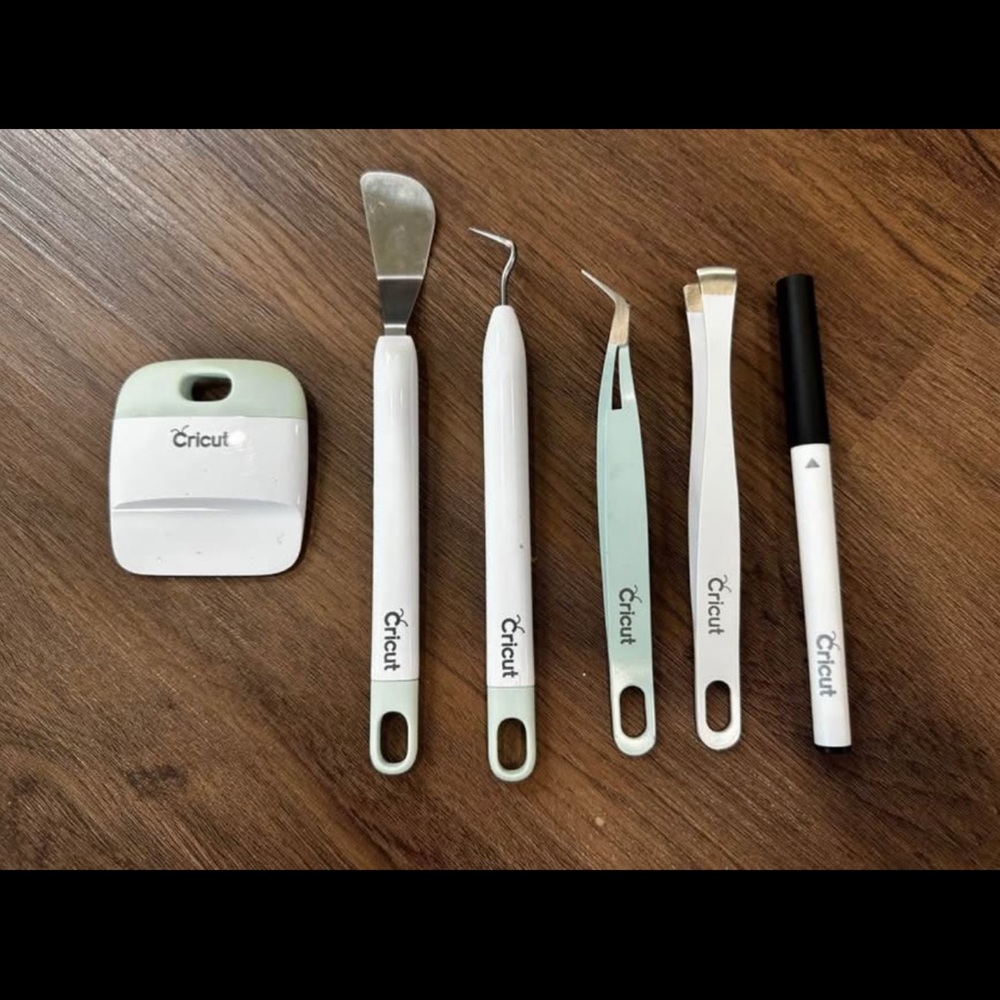 Cricut Machine - Picture 9 of 10